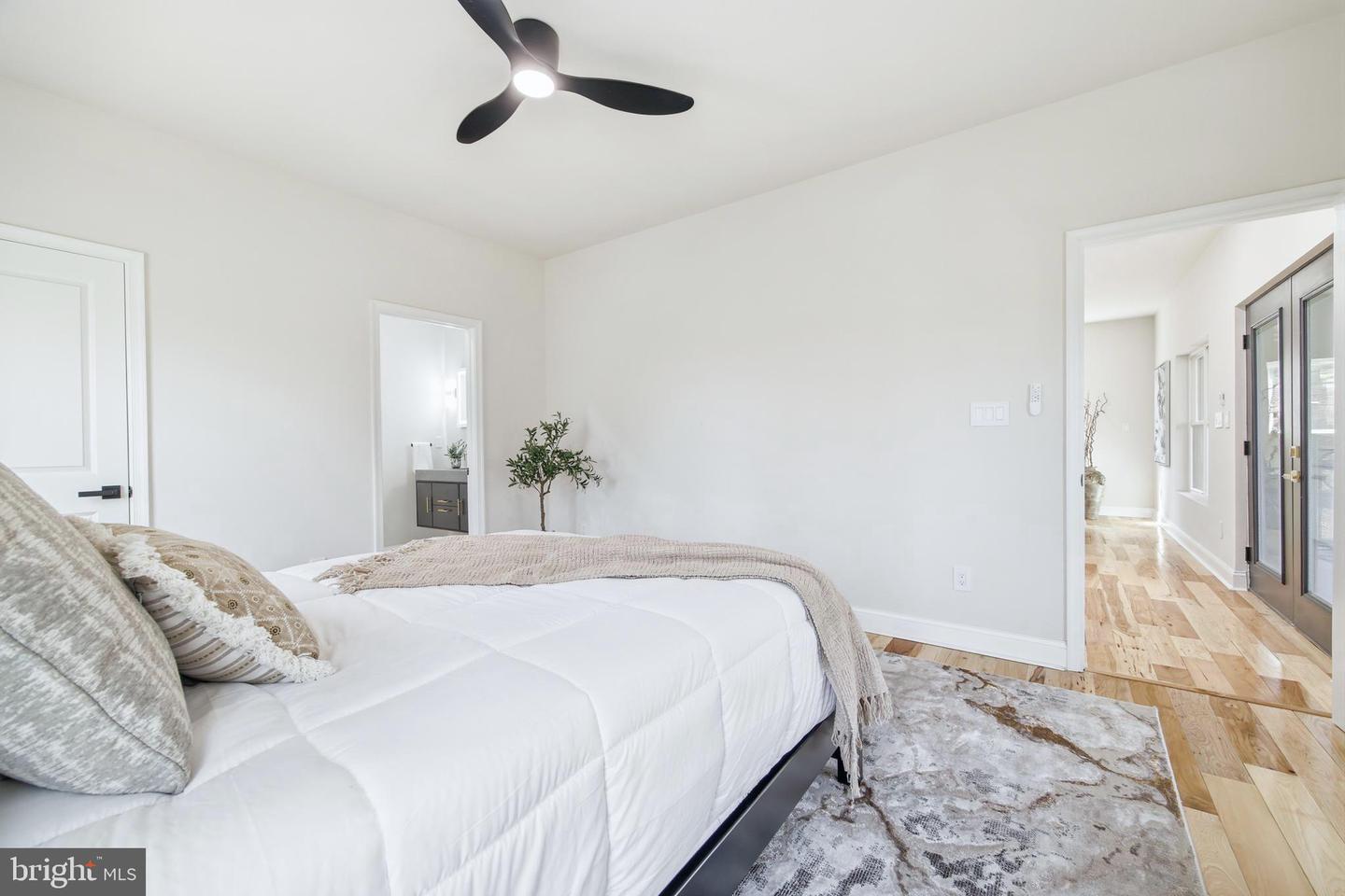 1034 Greenview Property Photo 34