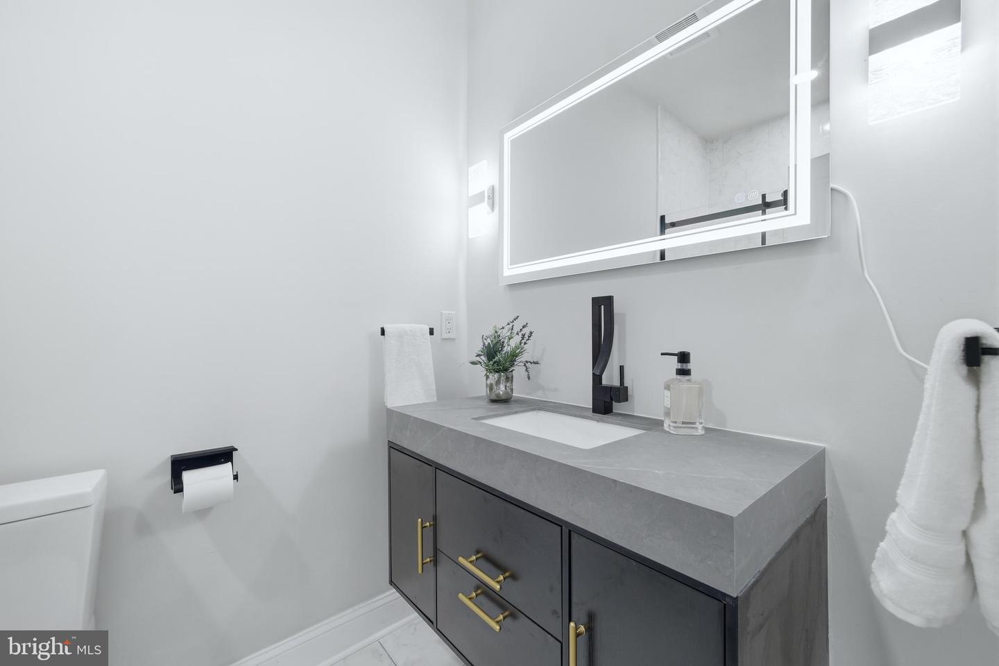 1034 Greenview Property Photo 37