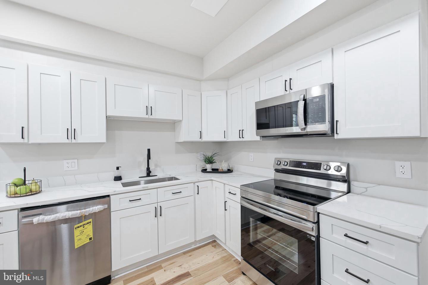 1034 Greenview Property Photo 43