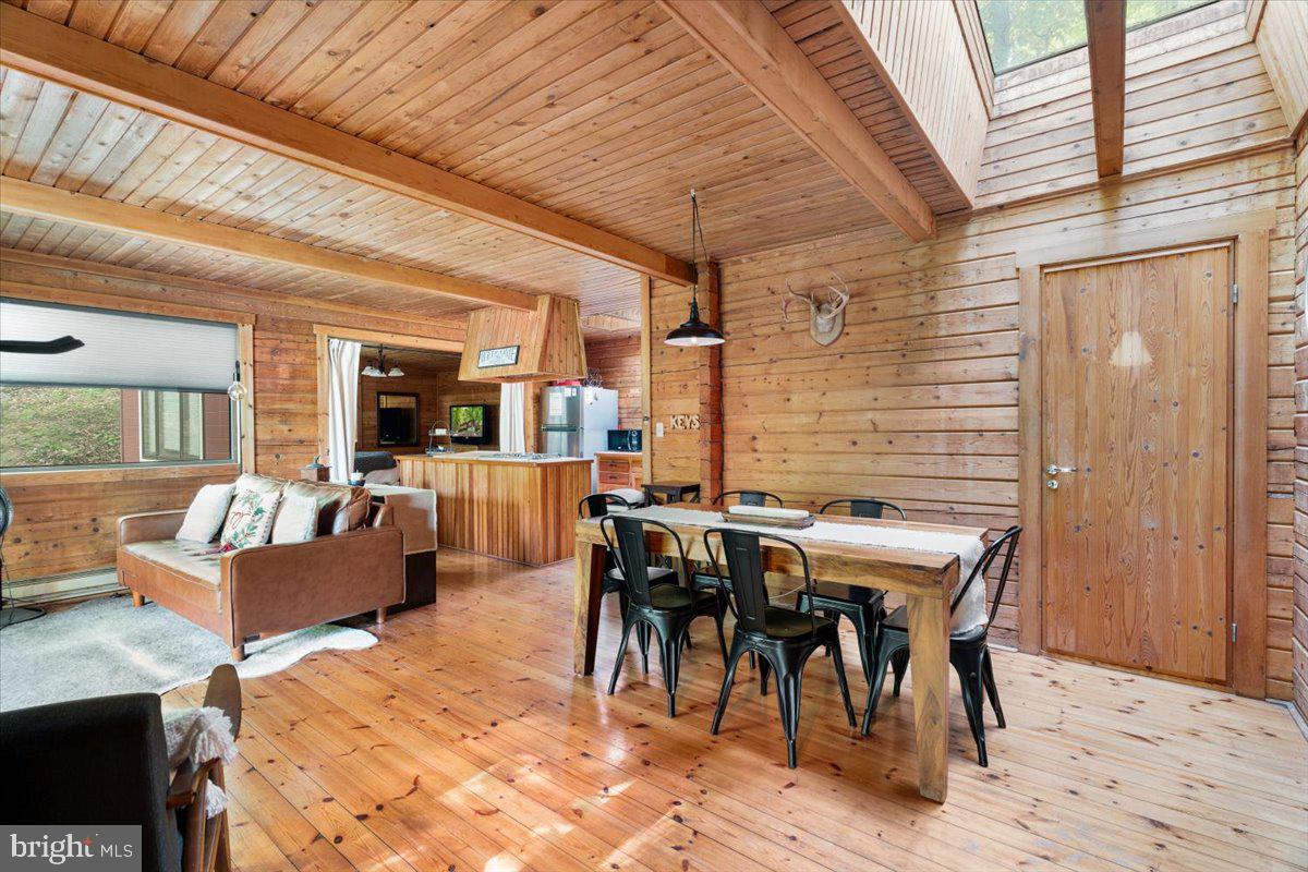 513 Straton Property Photo 4