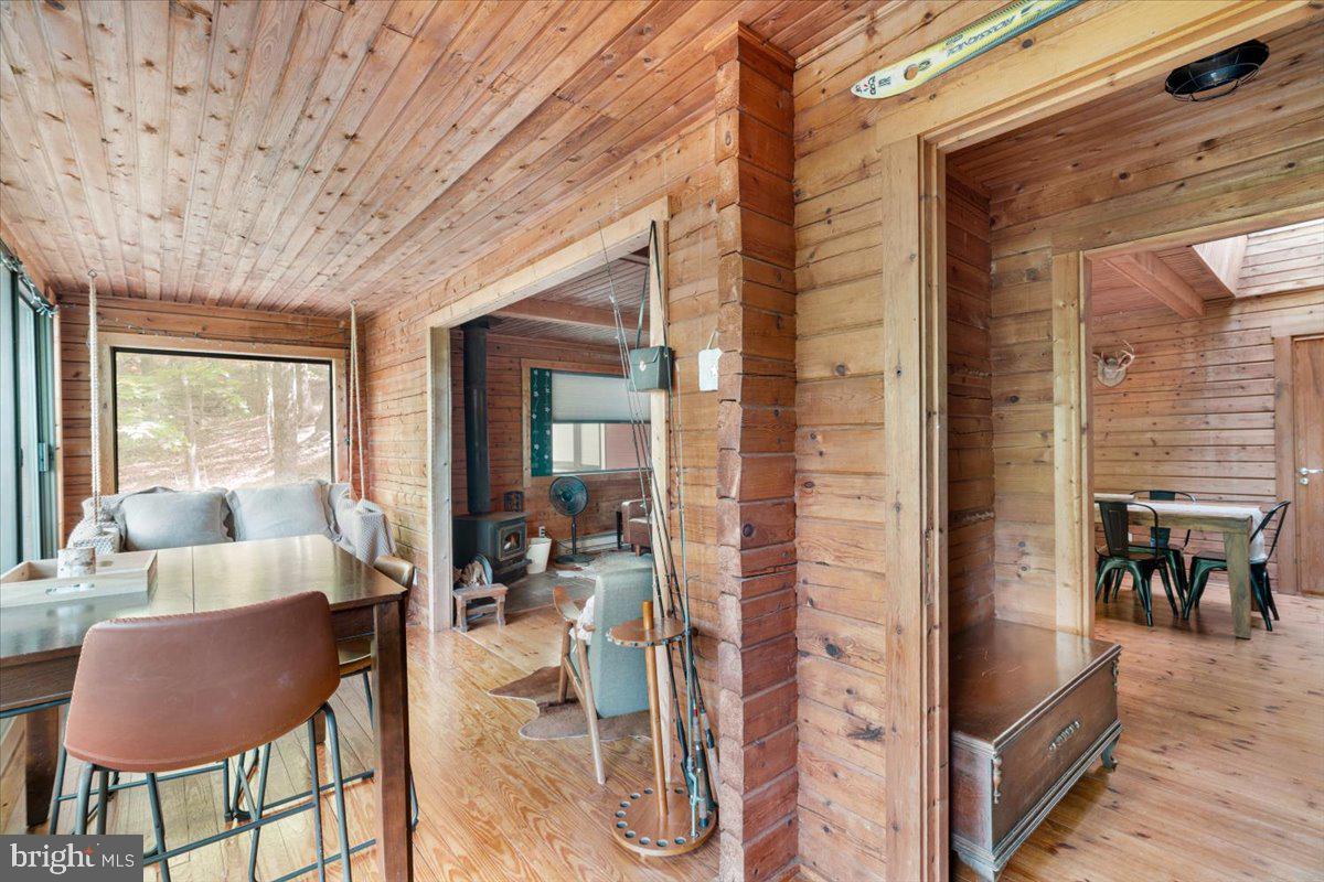 513 Straton Property Photo 9