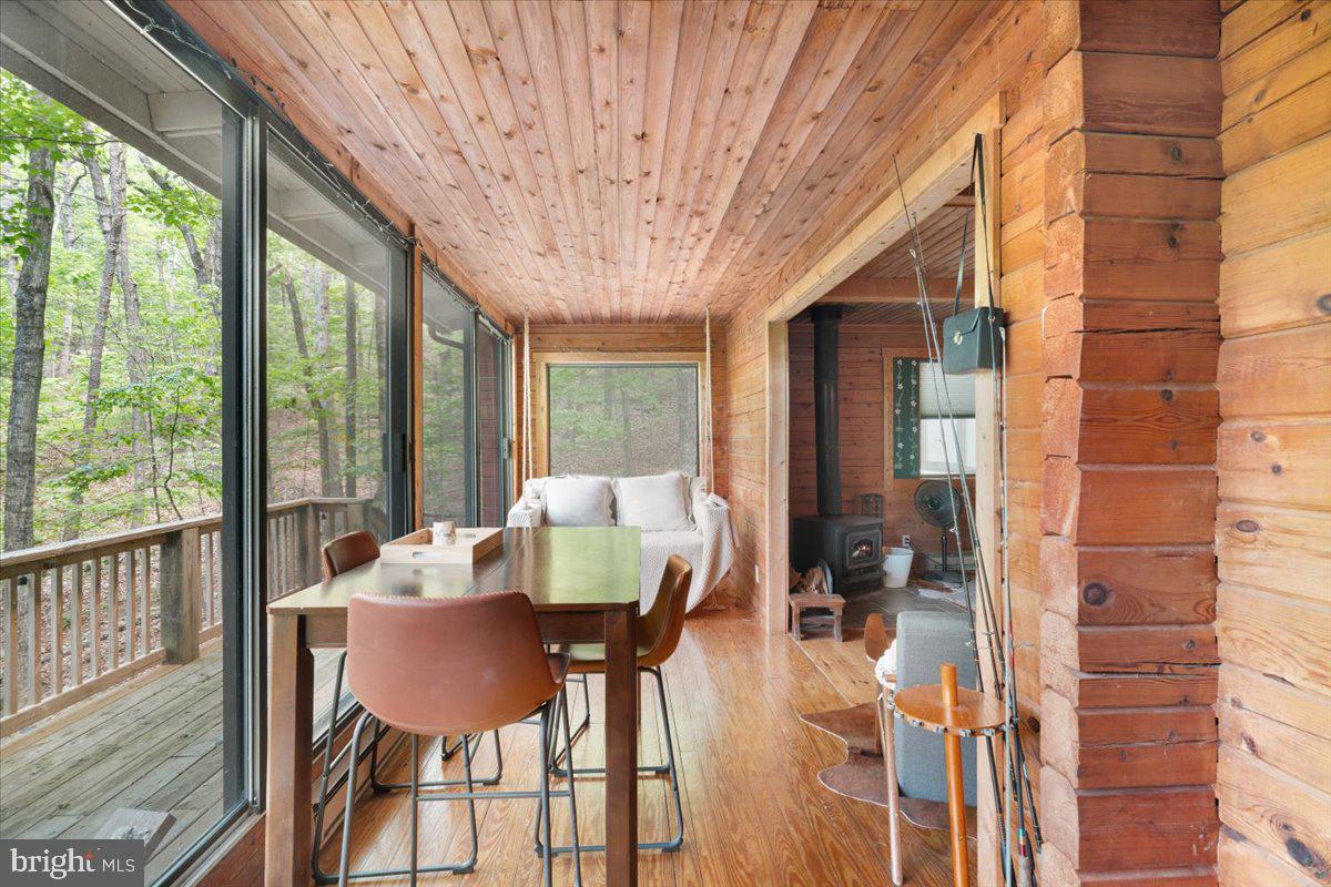 513 Straton Property Photo 10
