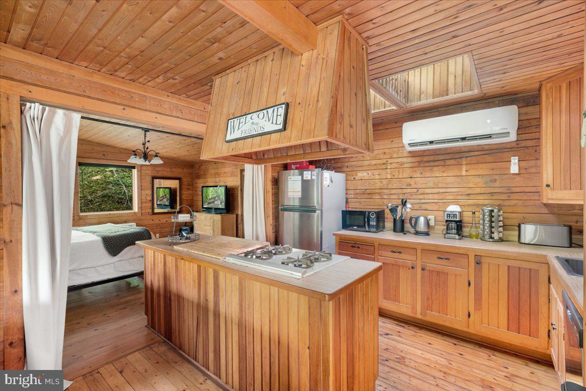 513 Straton Property Photo 15