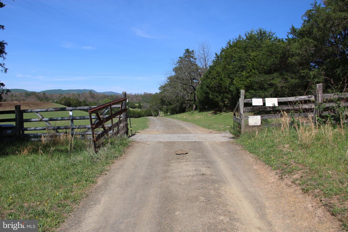 Cold Spring Hollow Ln Property Photo 13
