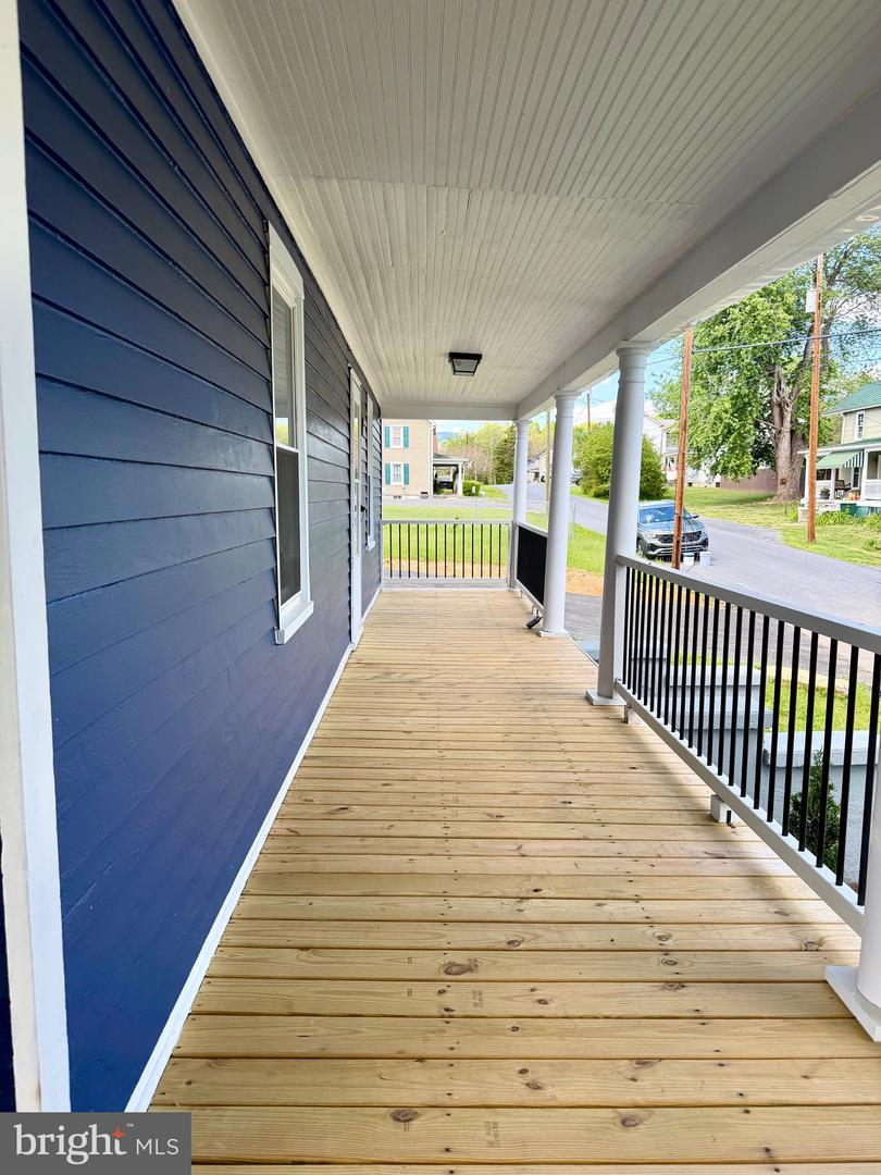 619 Branch St Property Photo 4