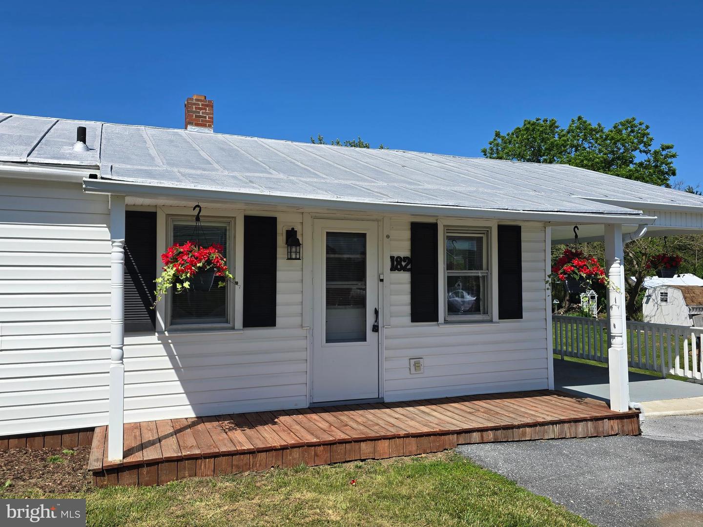 182 Shenandoah St Property Photo 1