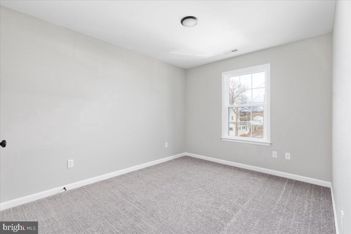 201 East Locust St Property Photo 17