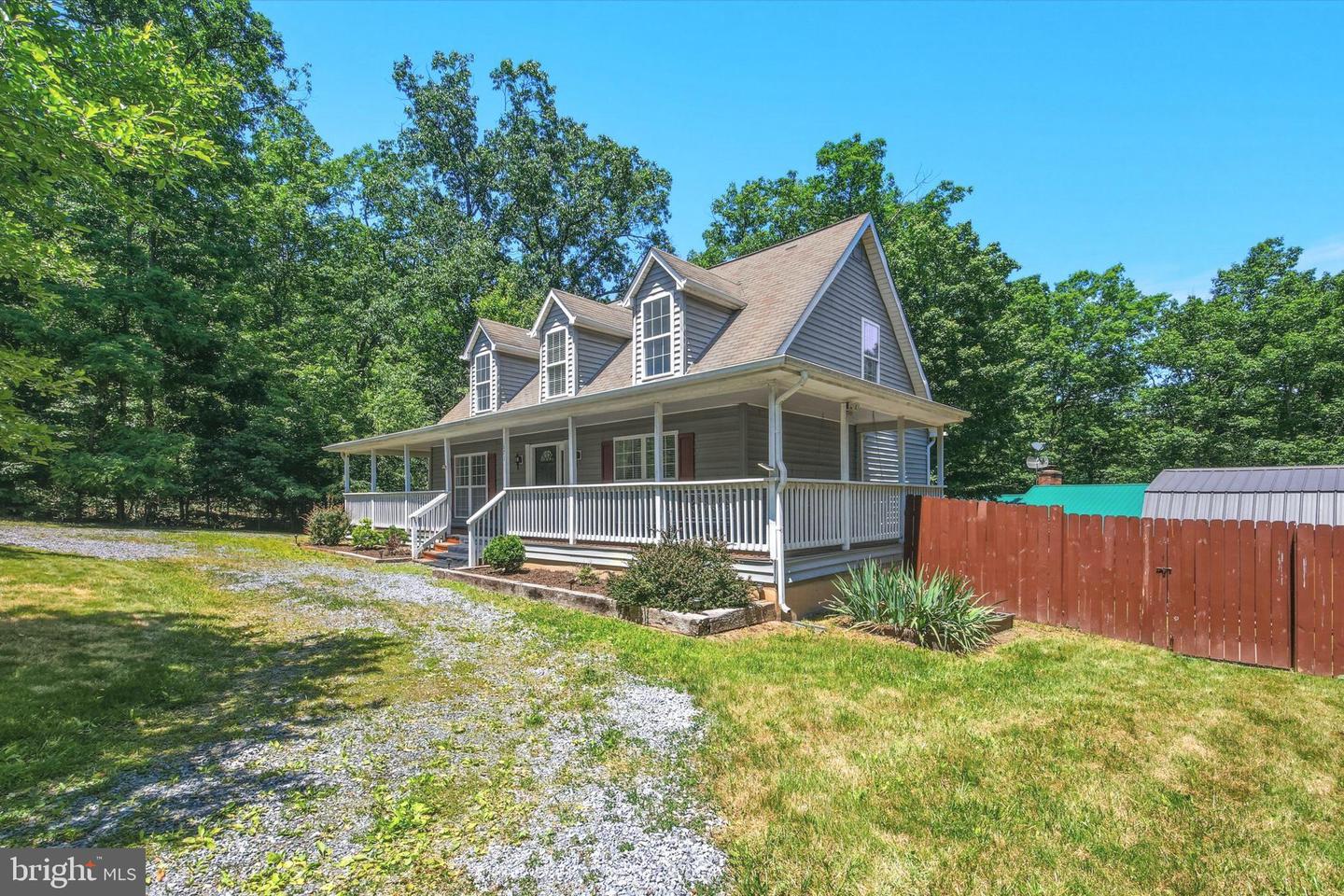 671 Willow Ln Property Photo 2