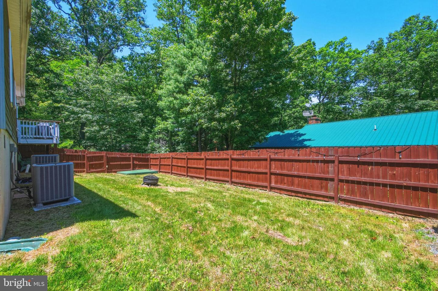 671 Willow Ln Property Photo 5