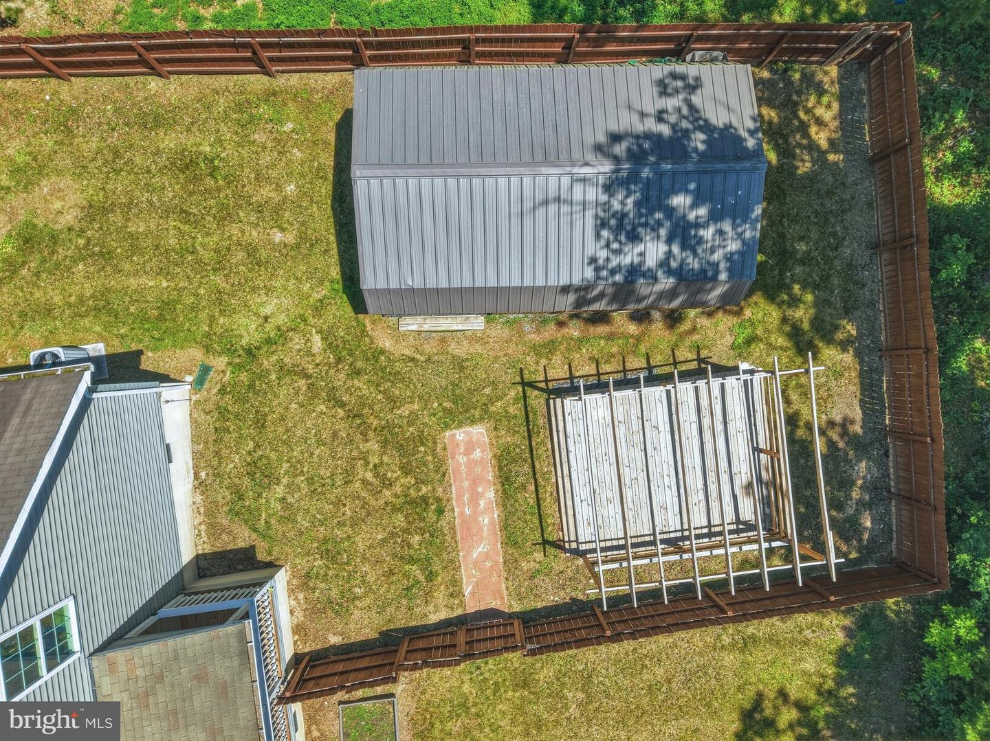 671 Willow Ln Property Photo 9