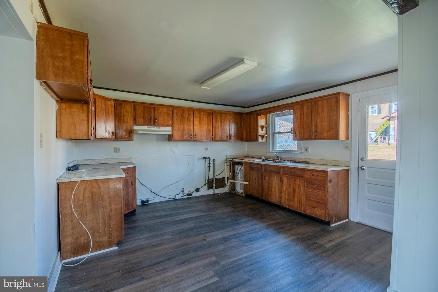 488 Ash St Property Photo 2