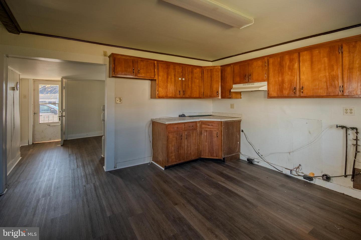 488 Ash St Property Photo 4