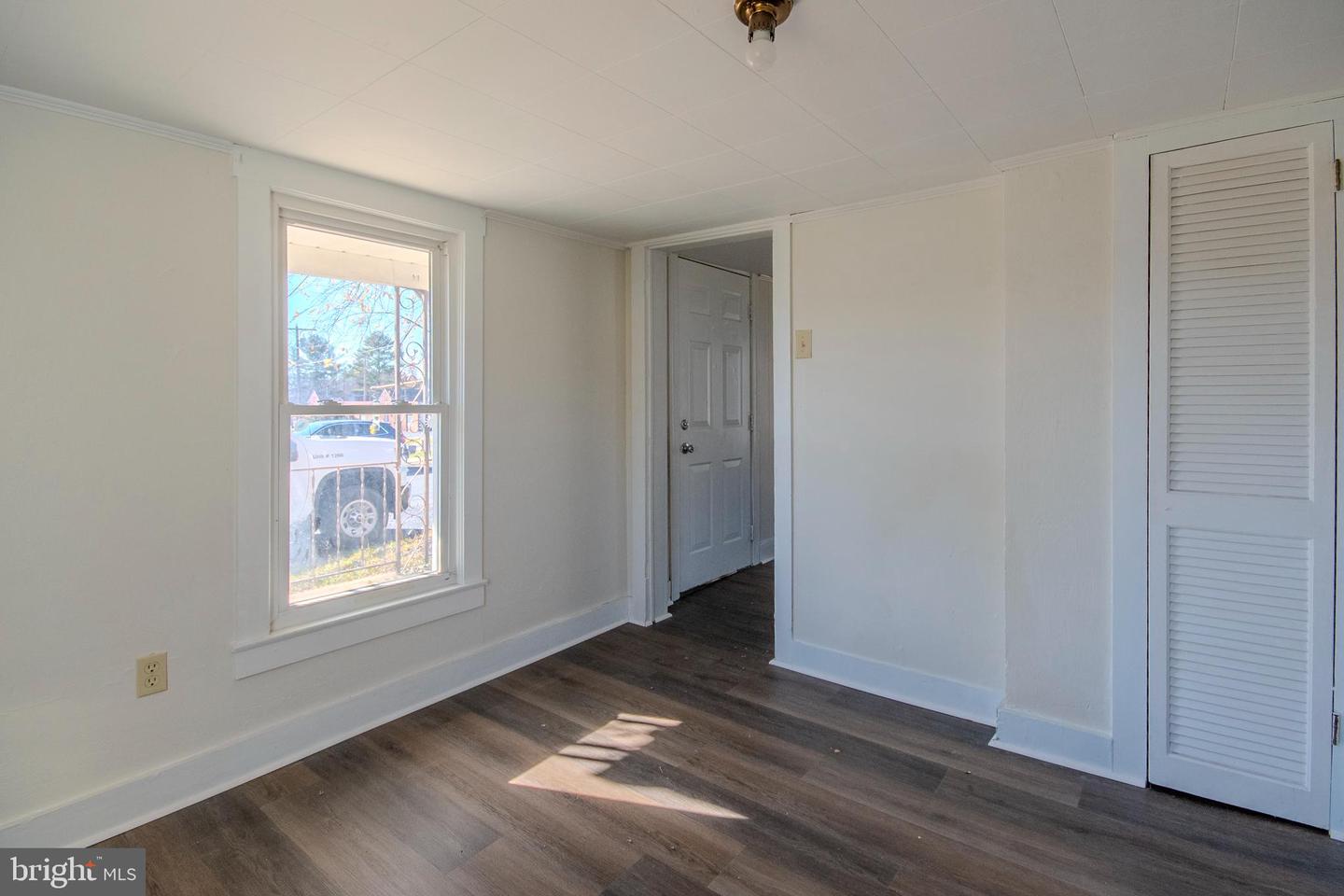 488 Ash St Property Photo 12