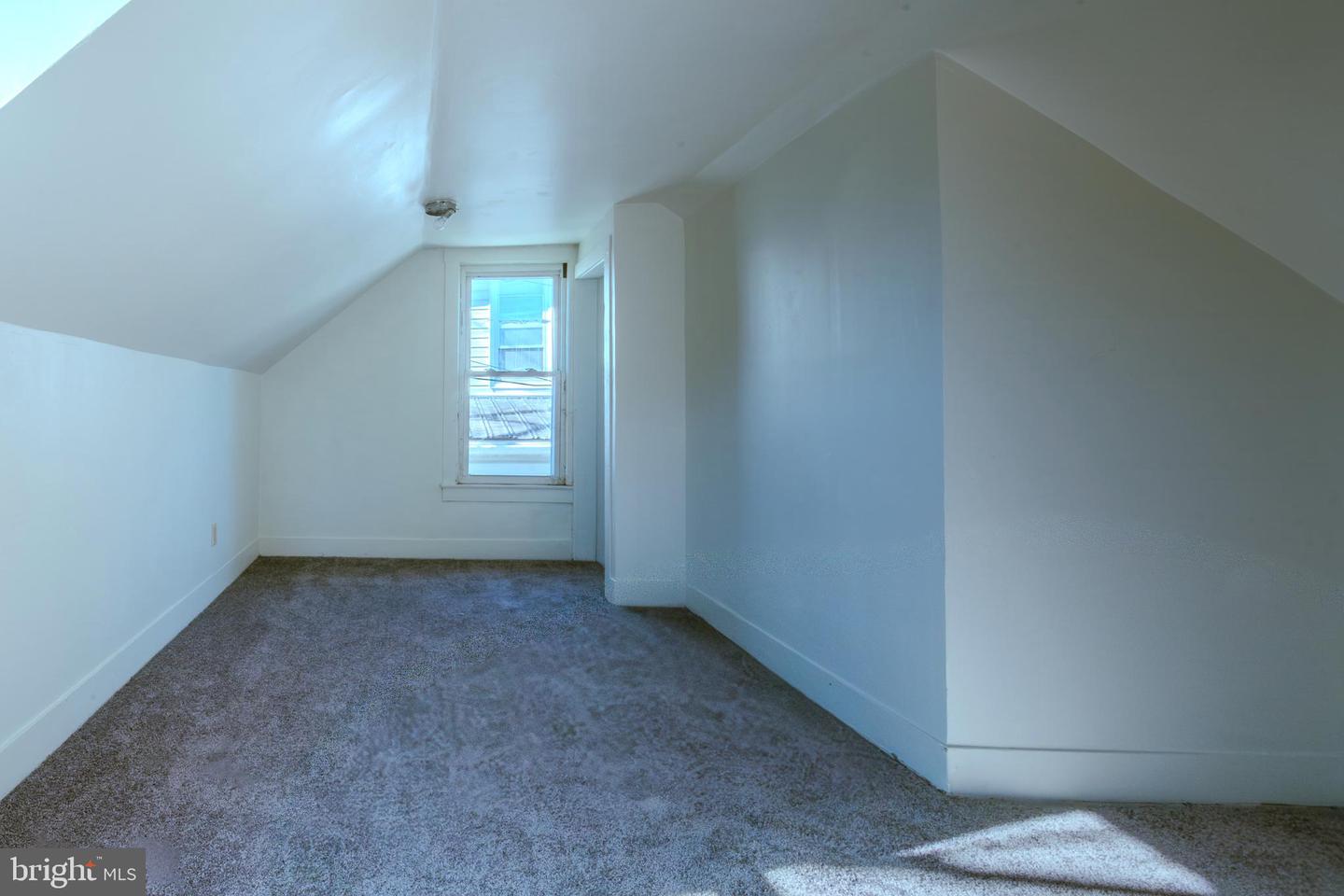 488 Ash St Property Photo 17