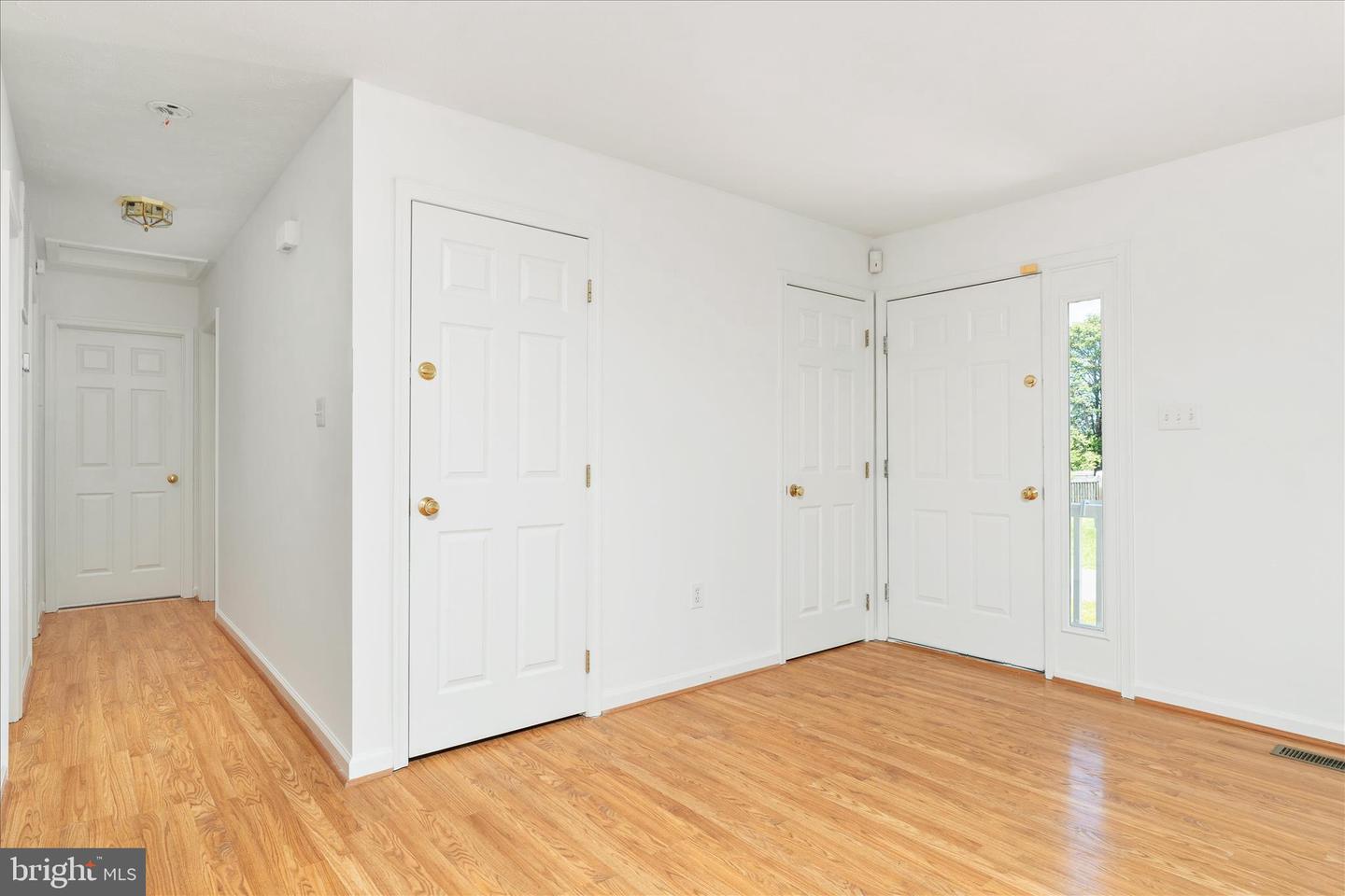 114 Hillview Dr Property Photo 3