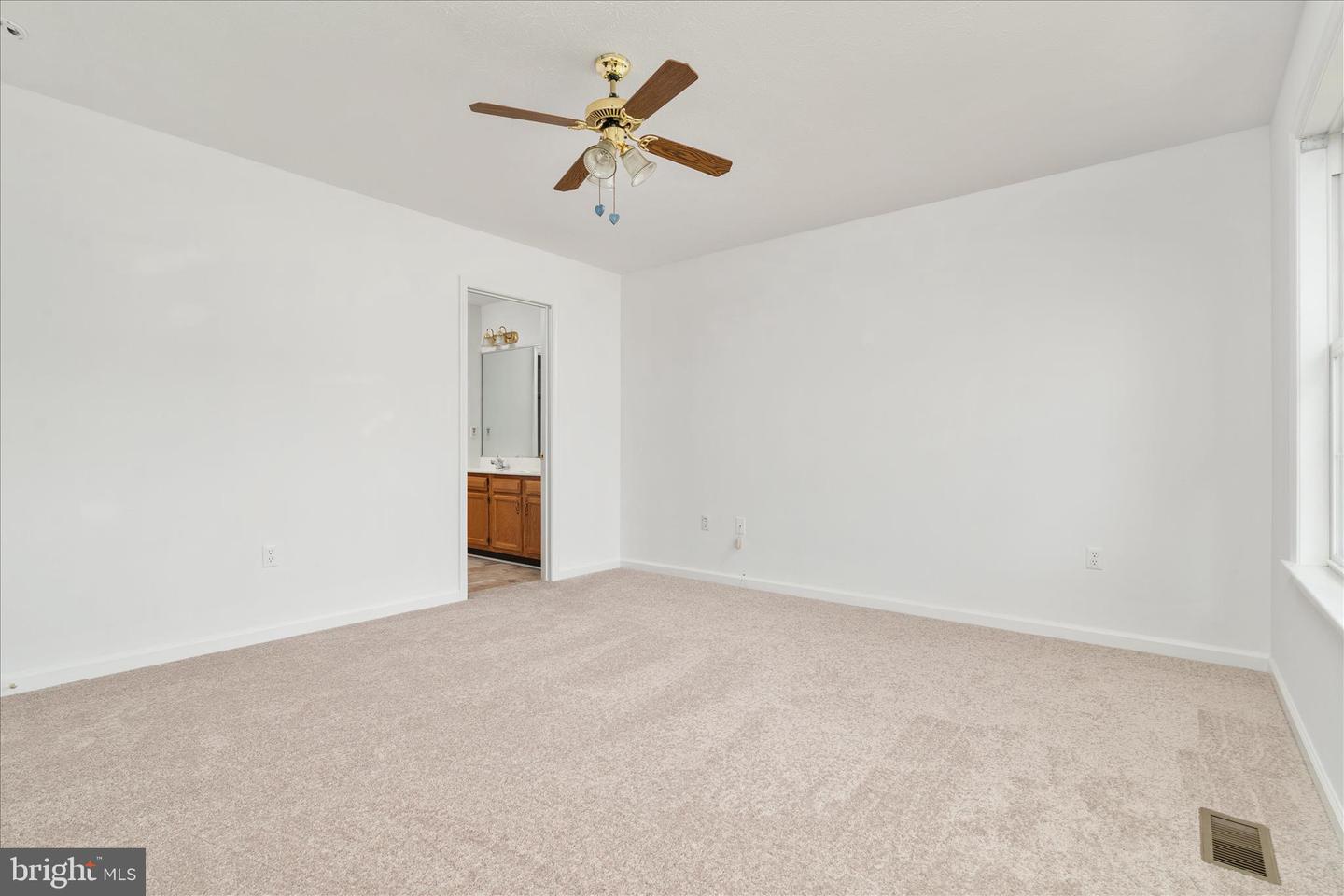114 Hillview Dr Property Photo 11