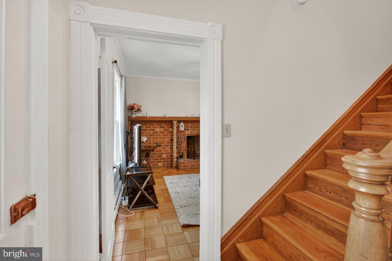 420 W Spring St Property Photo 7