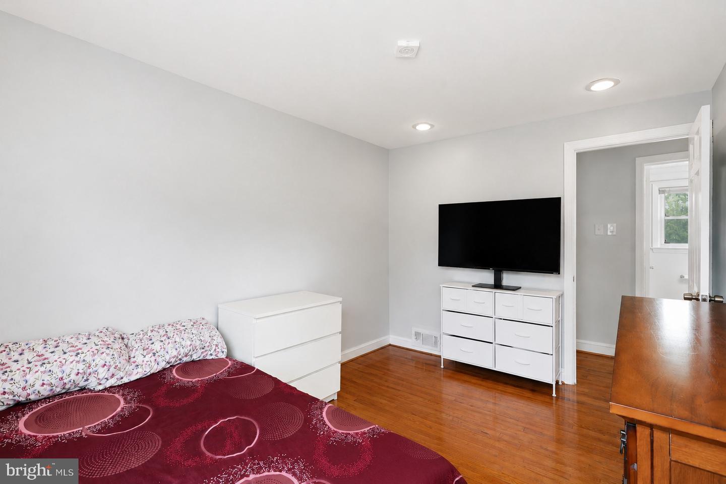 332 N Lee St Property Photo 25