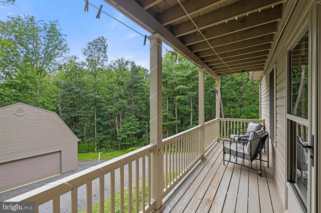 88 Pin Oak Property Photo 3