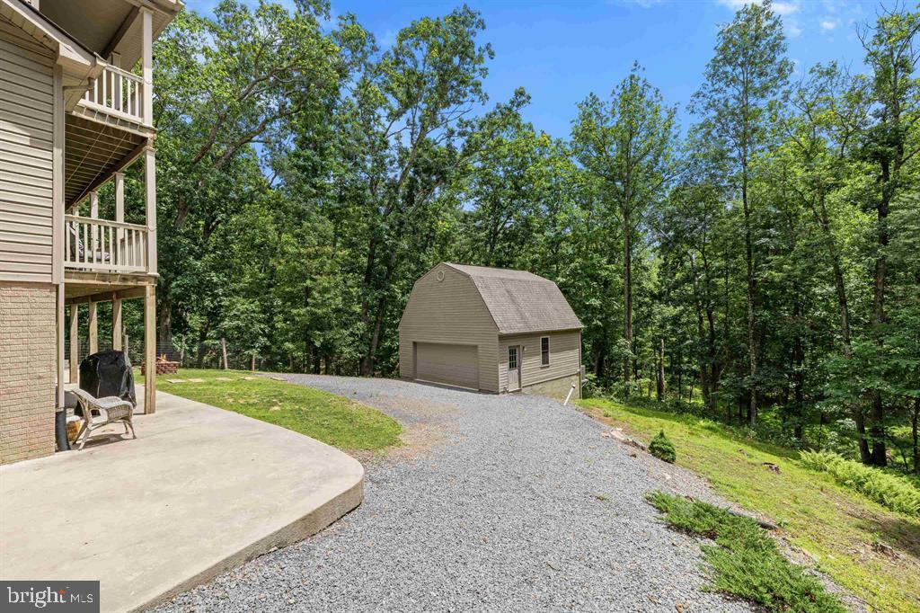 88 Pin Oak Property Photo 4
