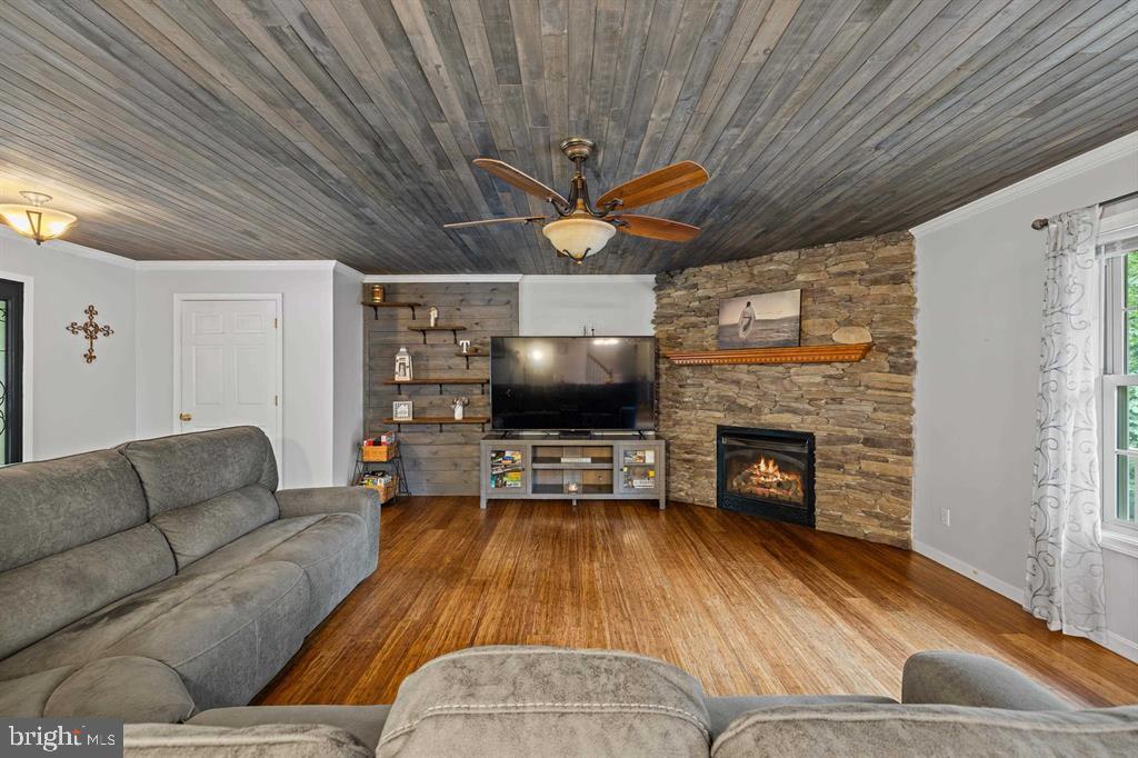 88 Pin Oak Property Photo 24