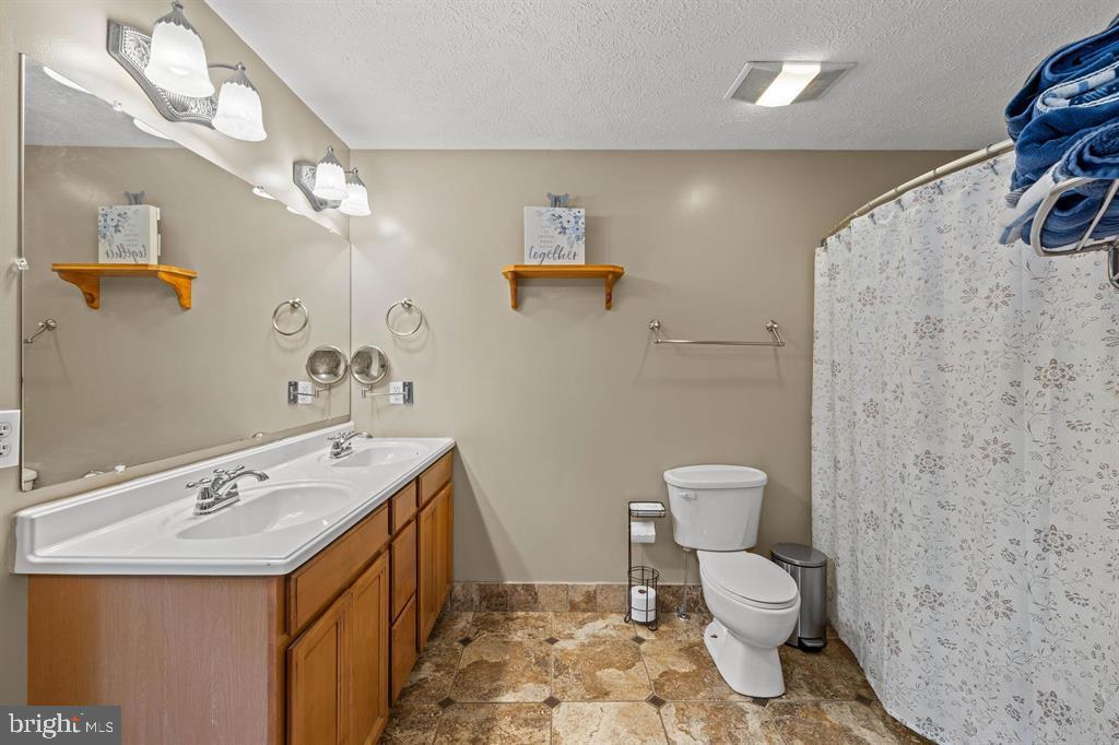 88 Pin Oak Property Photo 40