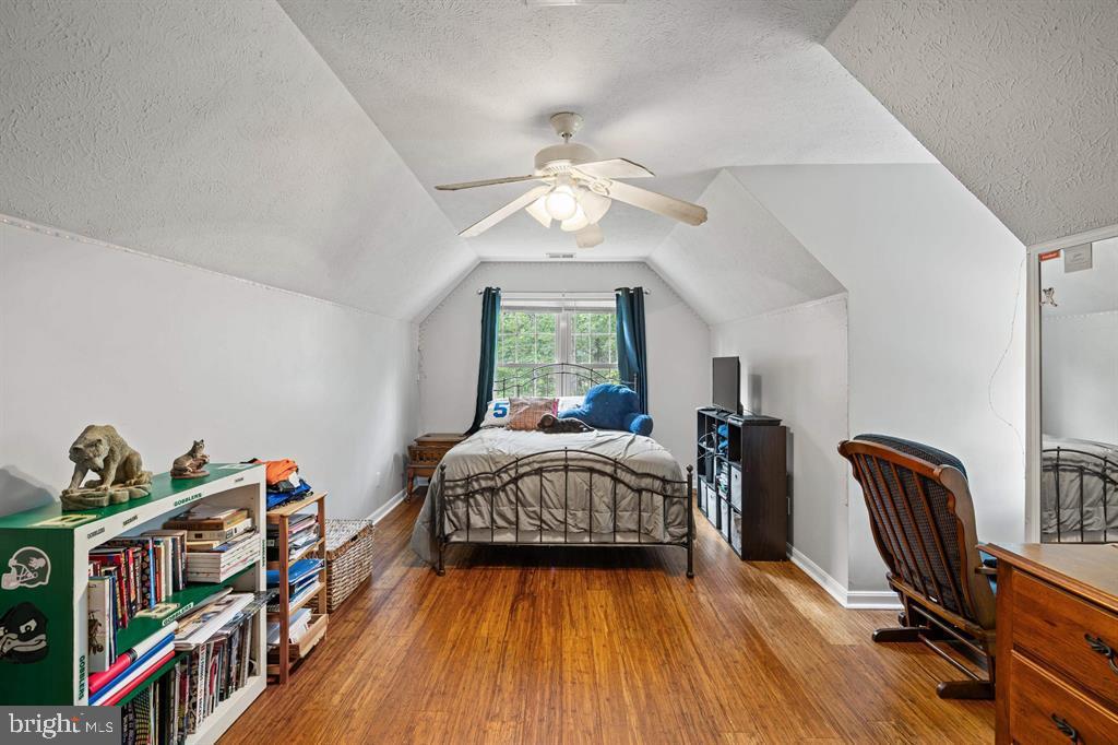 88 Pin Oak Property Photo 46