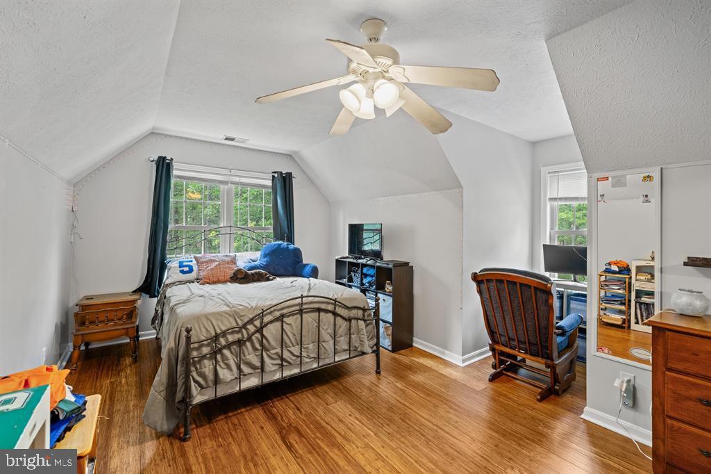 88 Pin Oak Property Photo 47