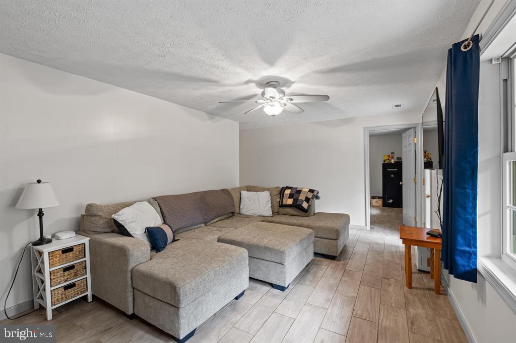 88 Pin Oak Property Photo 57
