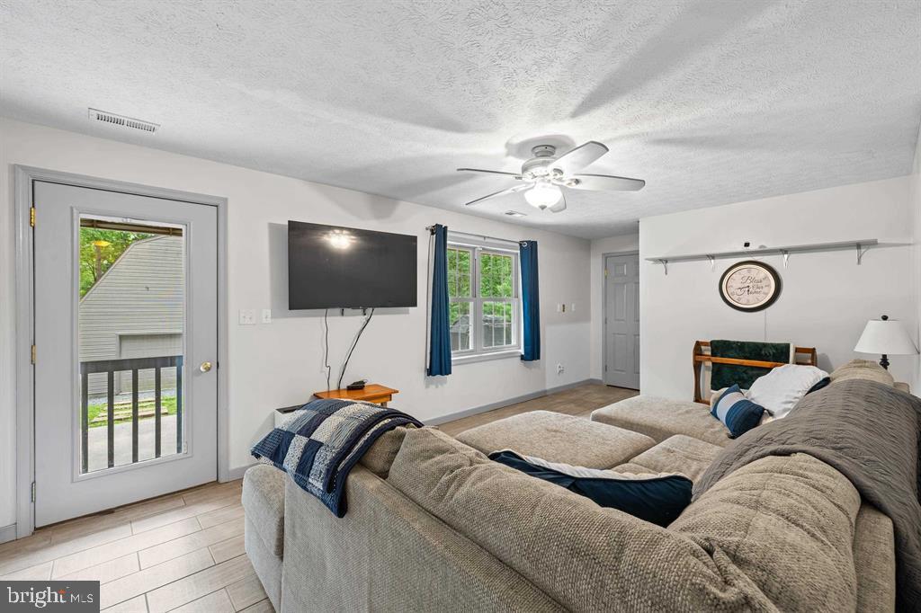 88 Pin Oak Property Photo 58