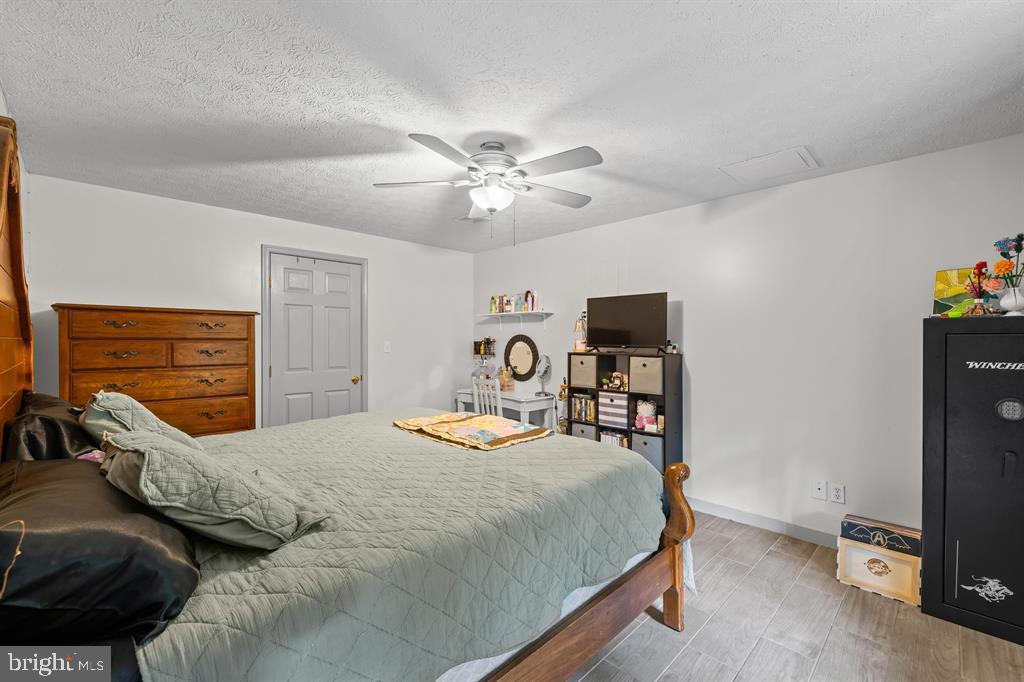 88 Pin Oak Property Photo 59