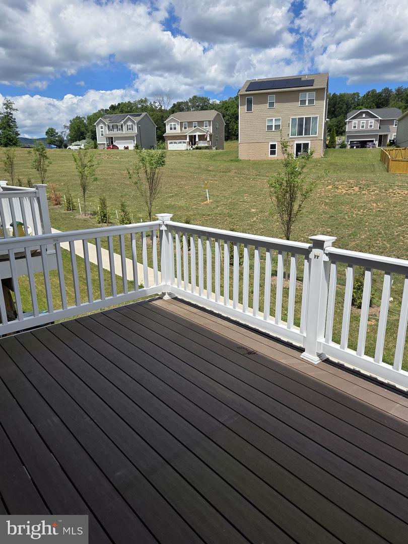 102 Spring Pl Property Photo 10