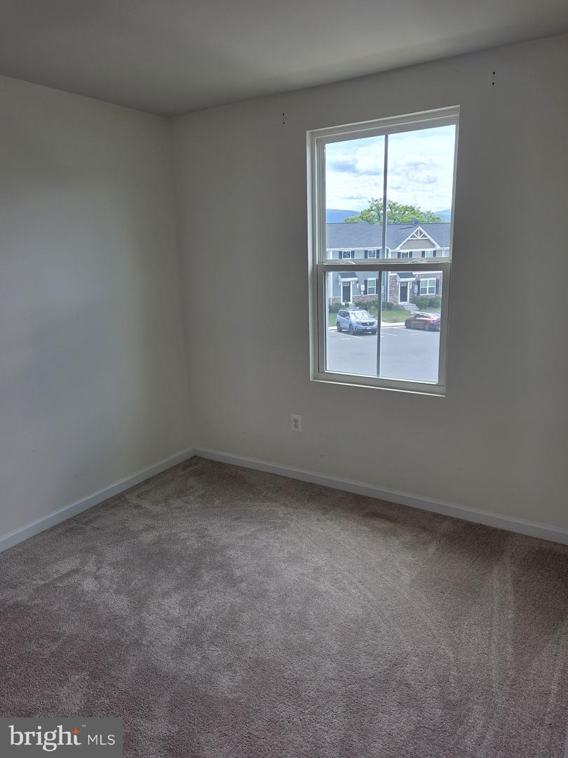 102 Spring Pl Property Photo 16