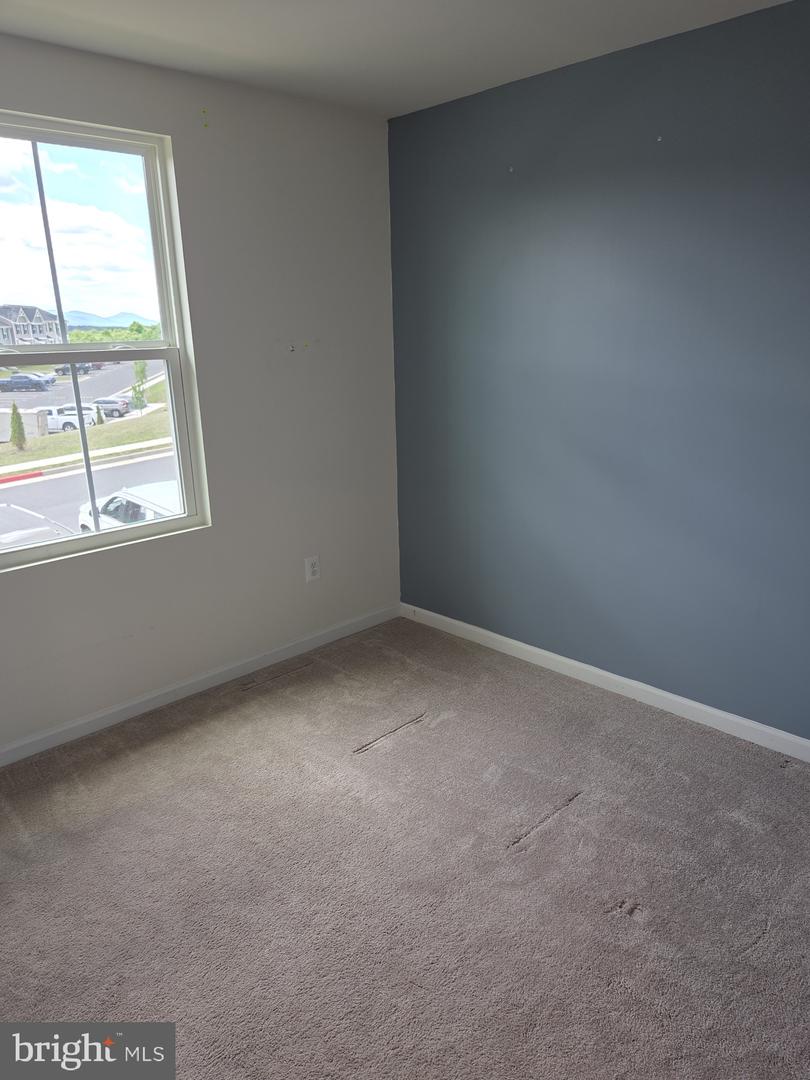 102 Spring Pl Property Photo 17