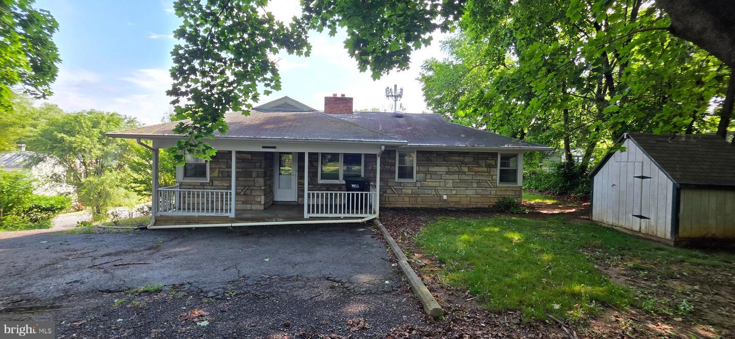 104 E South St Property Photo 3