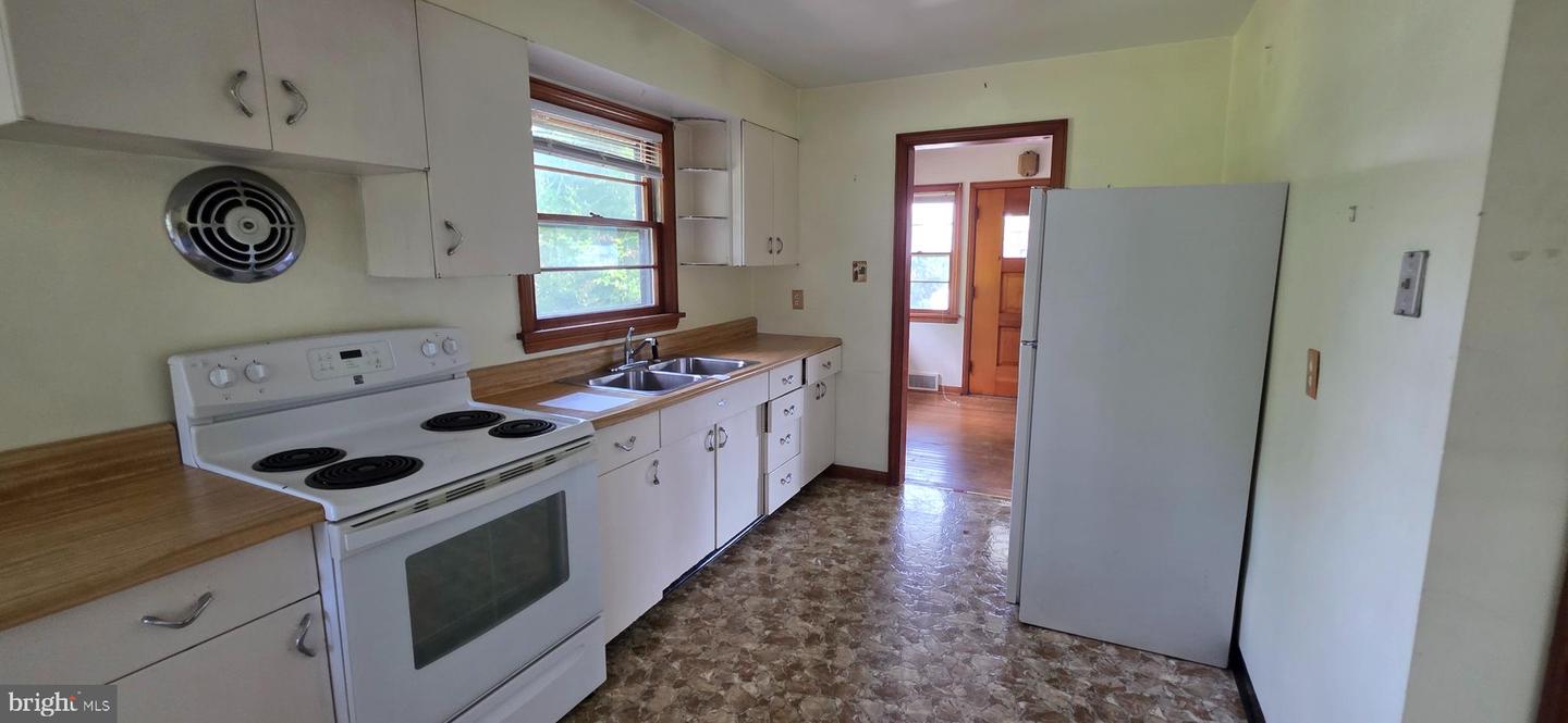 104 E South St Property Photo 5