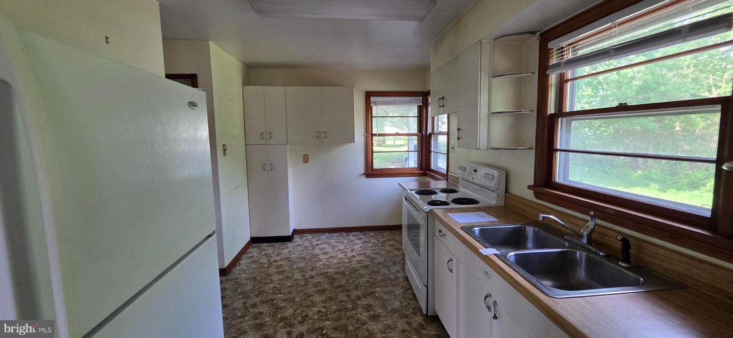 104 E South St Property Photo 6