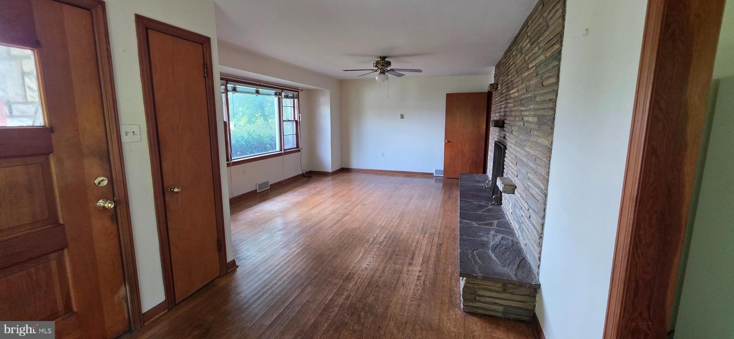 104 E South St Property Photo 7