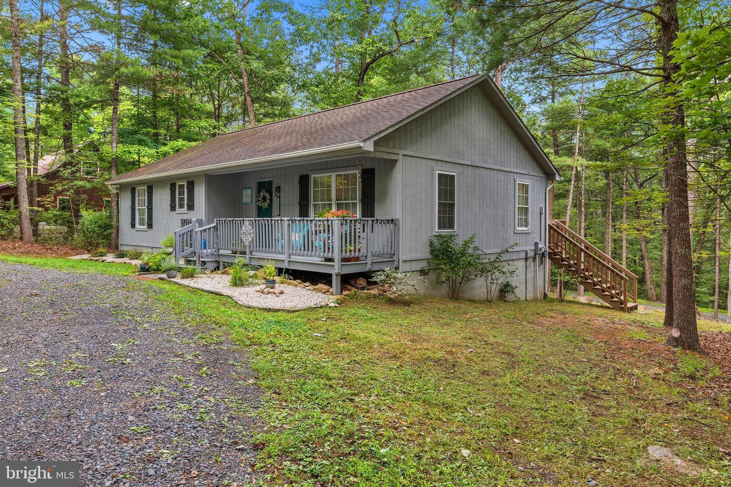 567 Basswood Ln Property Photo 3