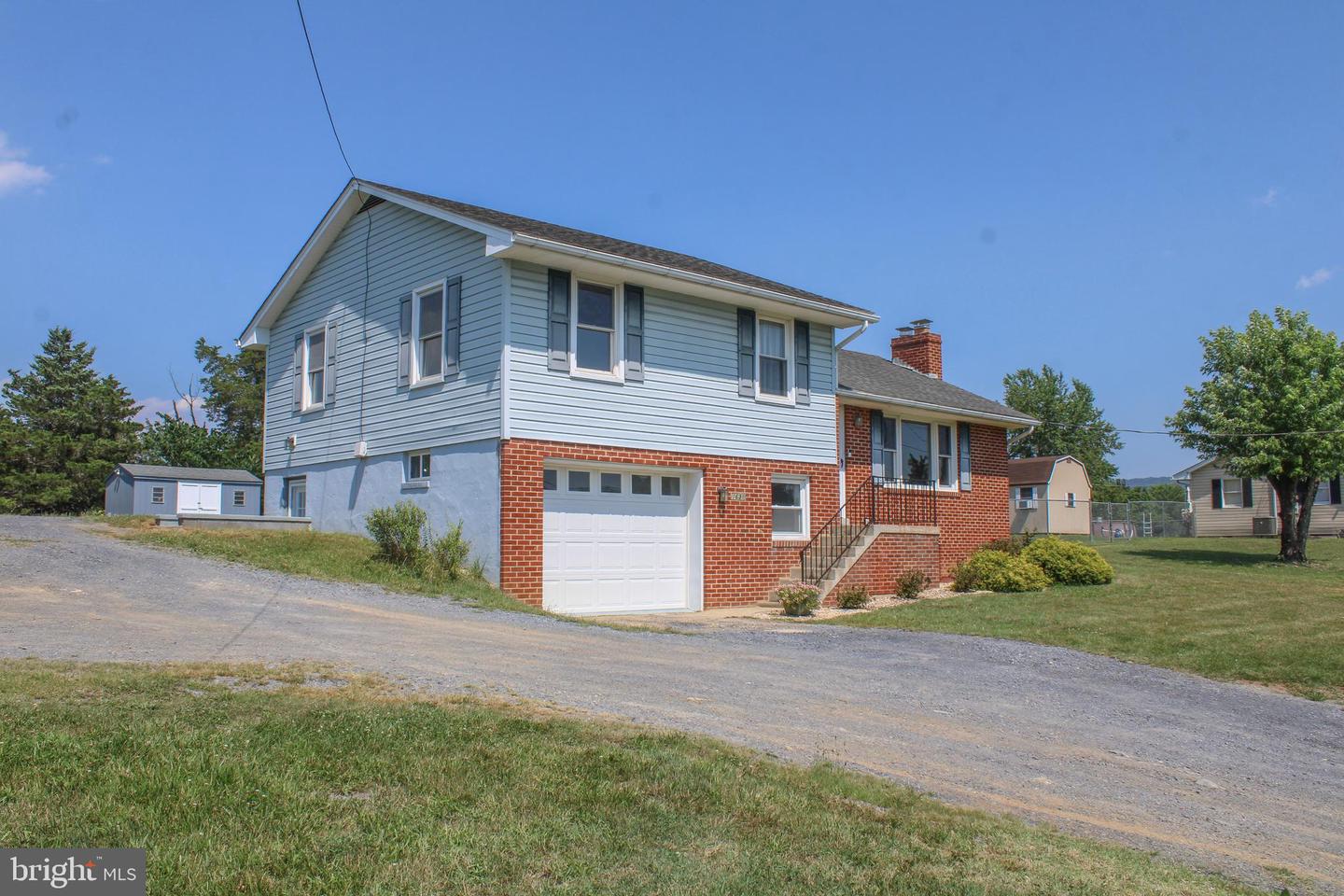 1638 Hahns Ln Property Photo 4