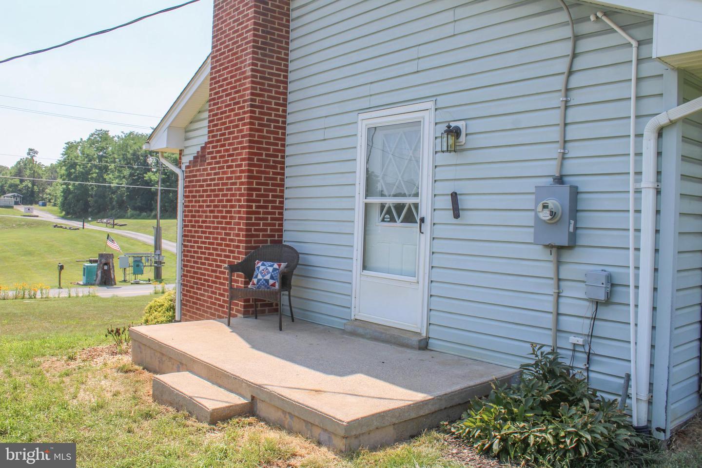 1638 Hahns Ln Property Photo 6