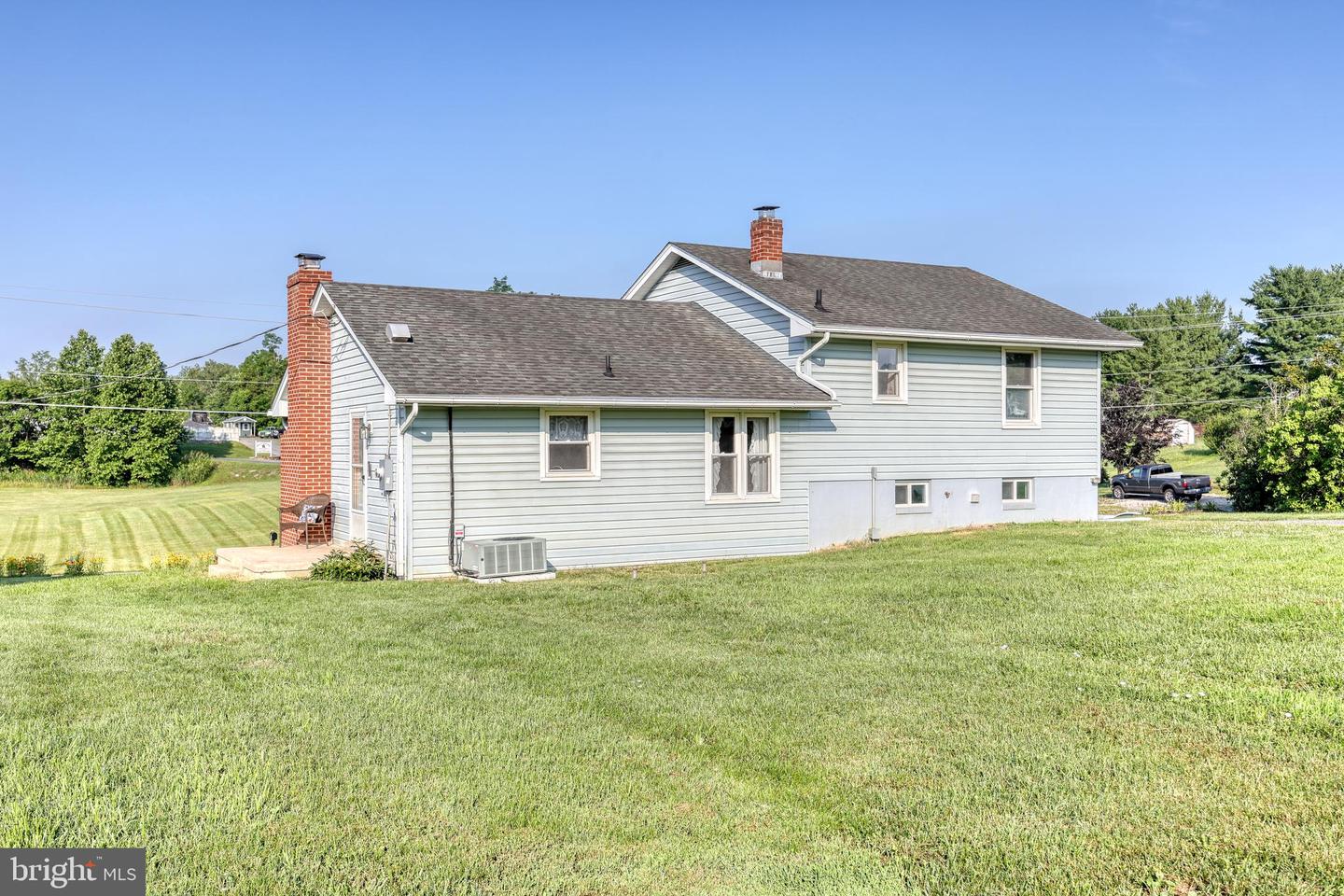 1638 Hahns Ln Property Photo 7