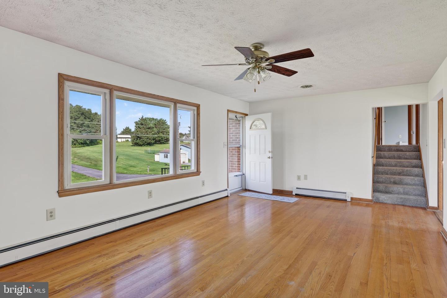 1638 Hahns Ln Property Photo 9