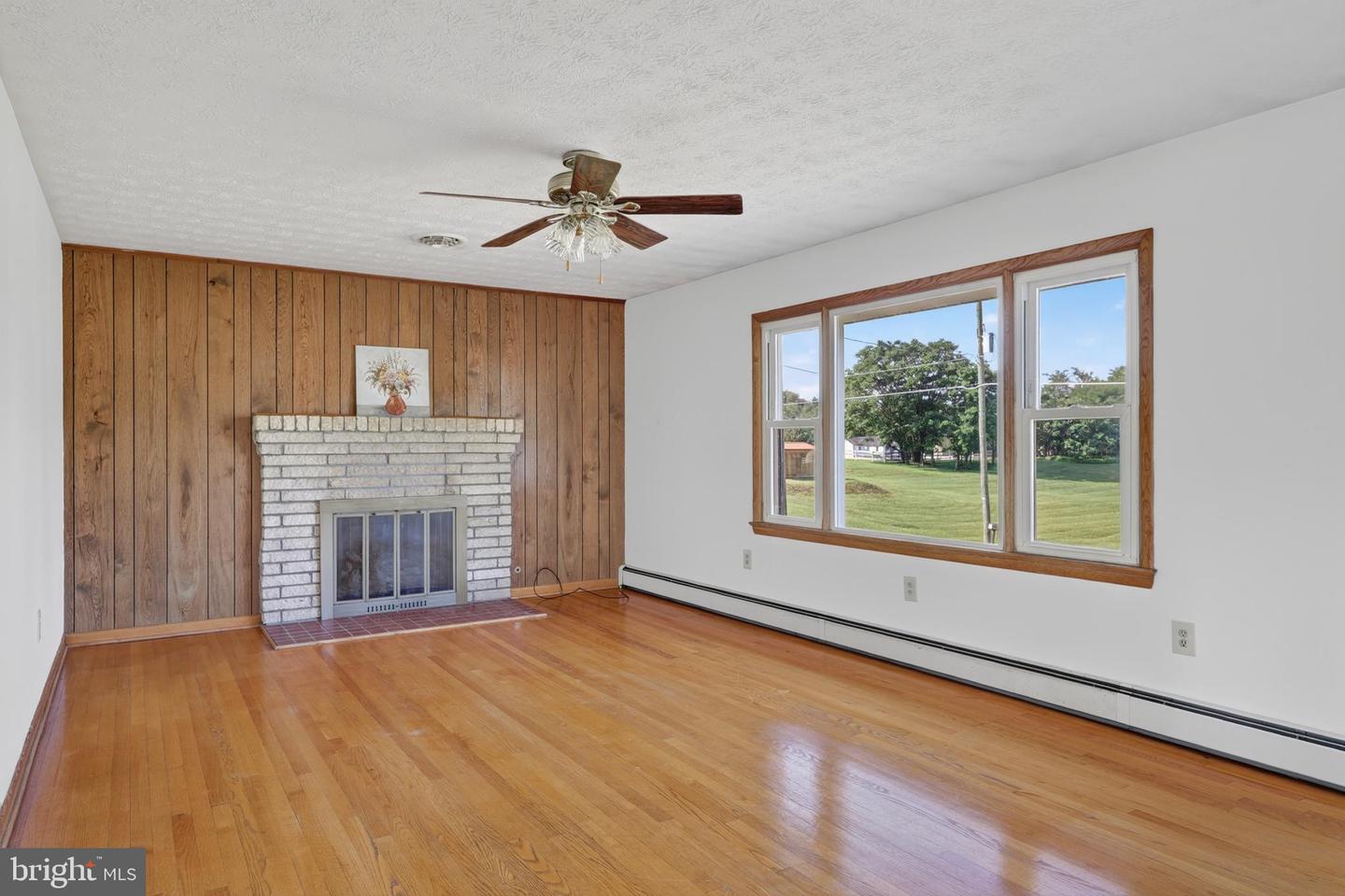 1638 Hahns Ln Property Photo 10