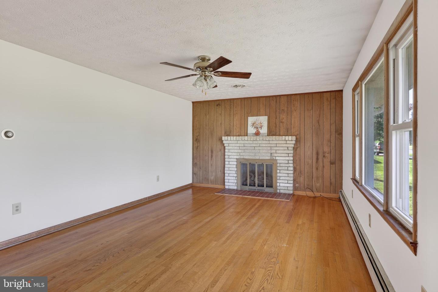 1638 Hahns Ln Property Photo 12