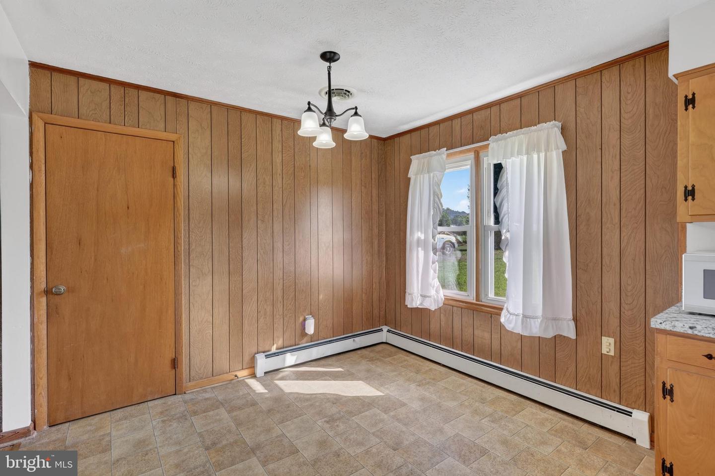 1638 Hahns Ln Property Photo 14