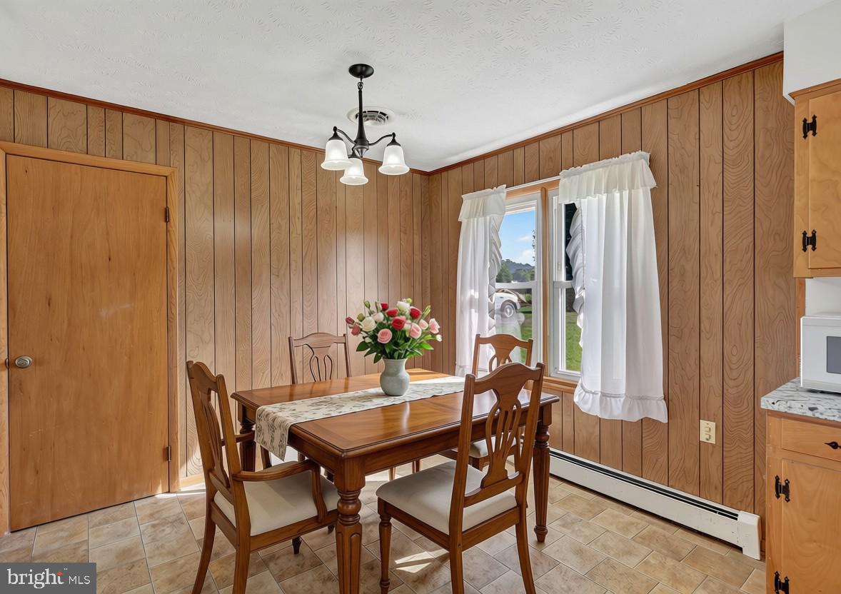1638 Hahns Ln Property Photo 15