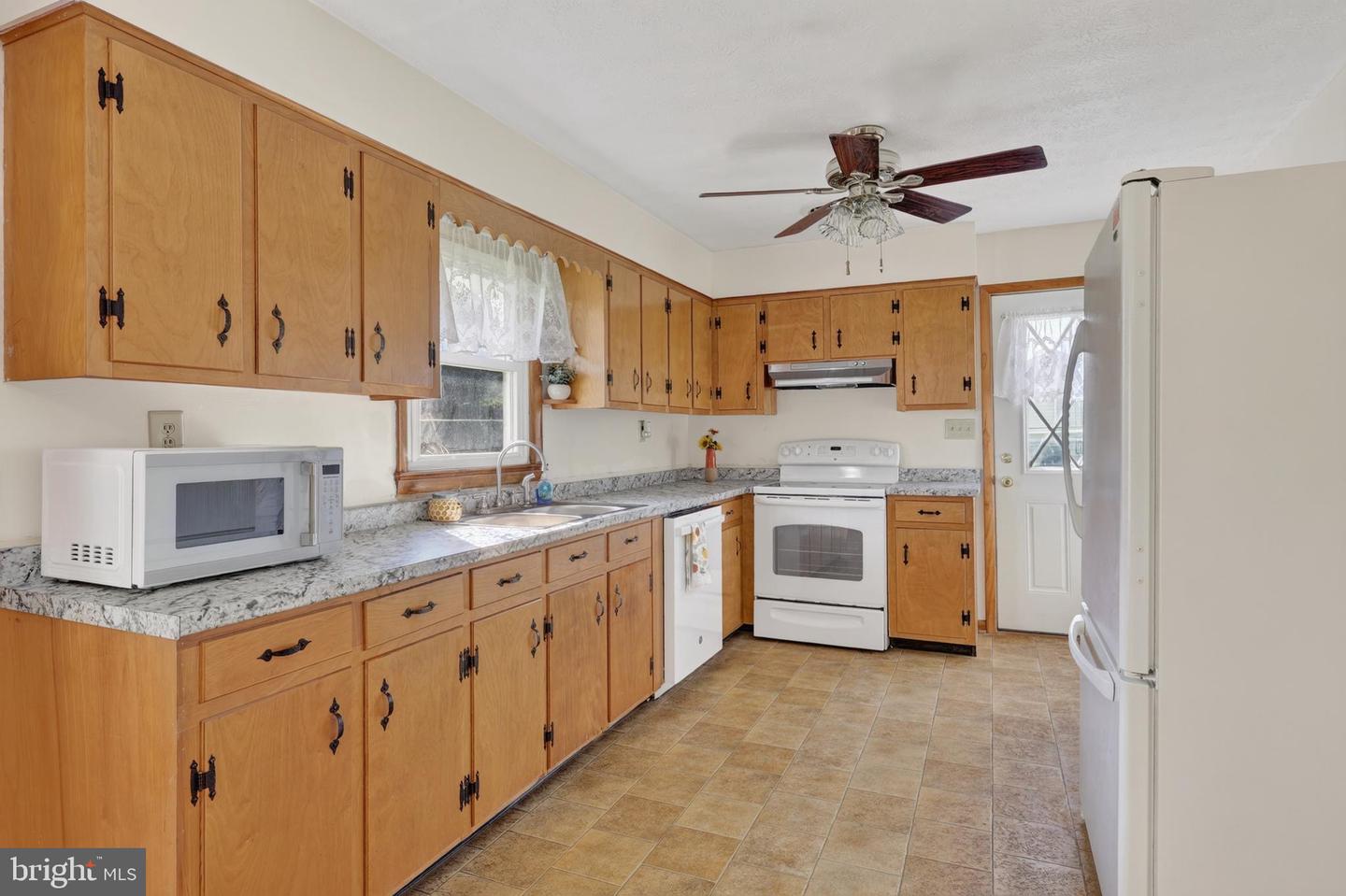 1638 Hahns Ln Property Photo 17