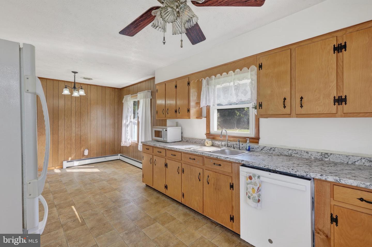 1638 Hahns Ln Property Photo 20