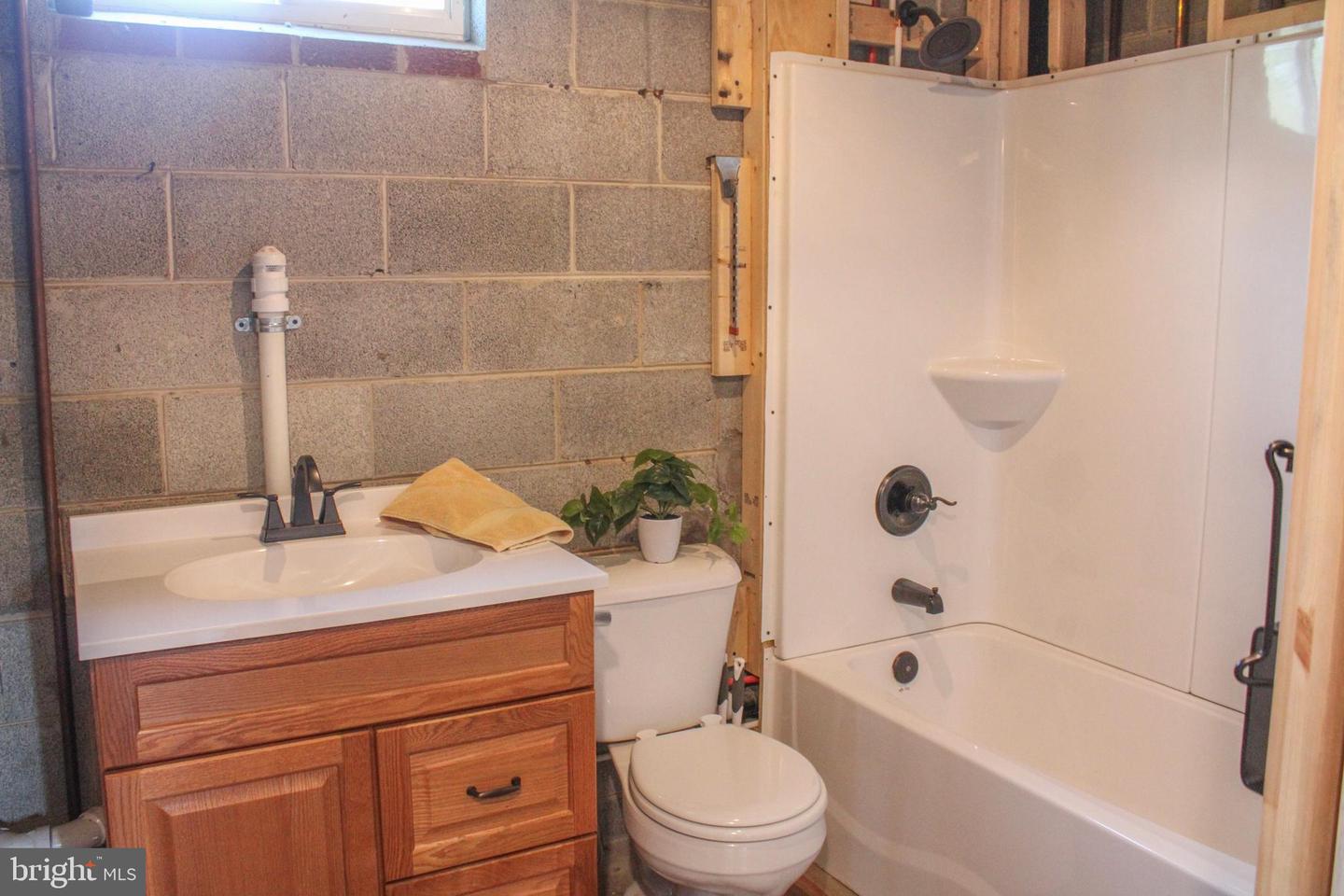 1638 Hahns Ln Property Photo 35